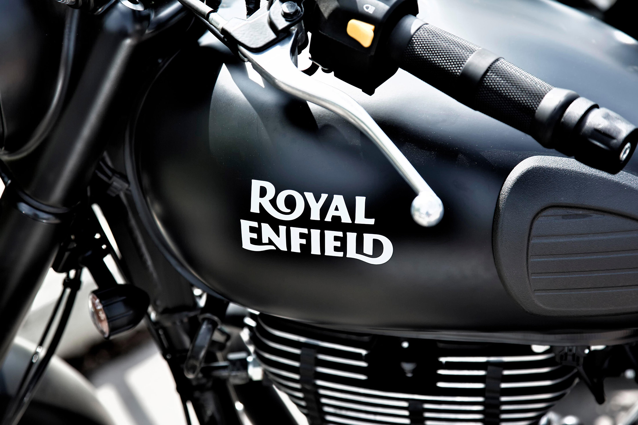 W7J64P Petrol tank with the inscription Royal Enfield, Berlin, Germany. Image shot 2019. Exact date unknown.